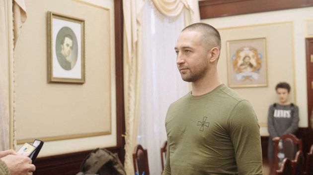 <strong>Ukrainian service member Roman Gribov, who was captured by Russian troops on Snake Island and recently swapped for Russian POWs, receives an award from the head of Cherkasy Regional Military Administration Ihor Taburets in Cherkasy, Ukraine</strong>