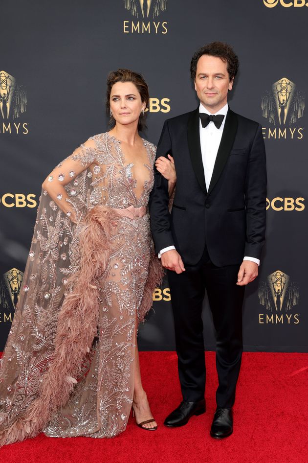 LOS ANGELES, CALIFORNIA - SEPTEMBER 19: (L-R) Keri Russell and Matthew Rhys attend the 73rd Primetime Emmy Awards at L.A. LIVE on September 19, 2021 in Los Angeles, California. (Photo by Rich Fury/Getty Images)