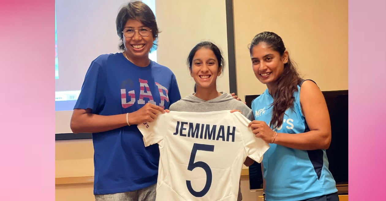 Jemimah Rodrigues receives Test jersey from Jhulan Goswami and Mithali Raj