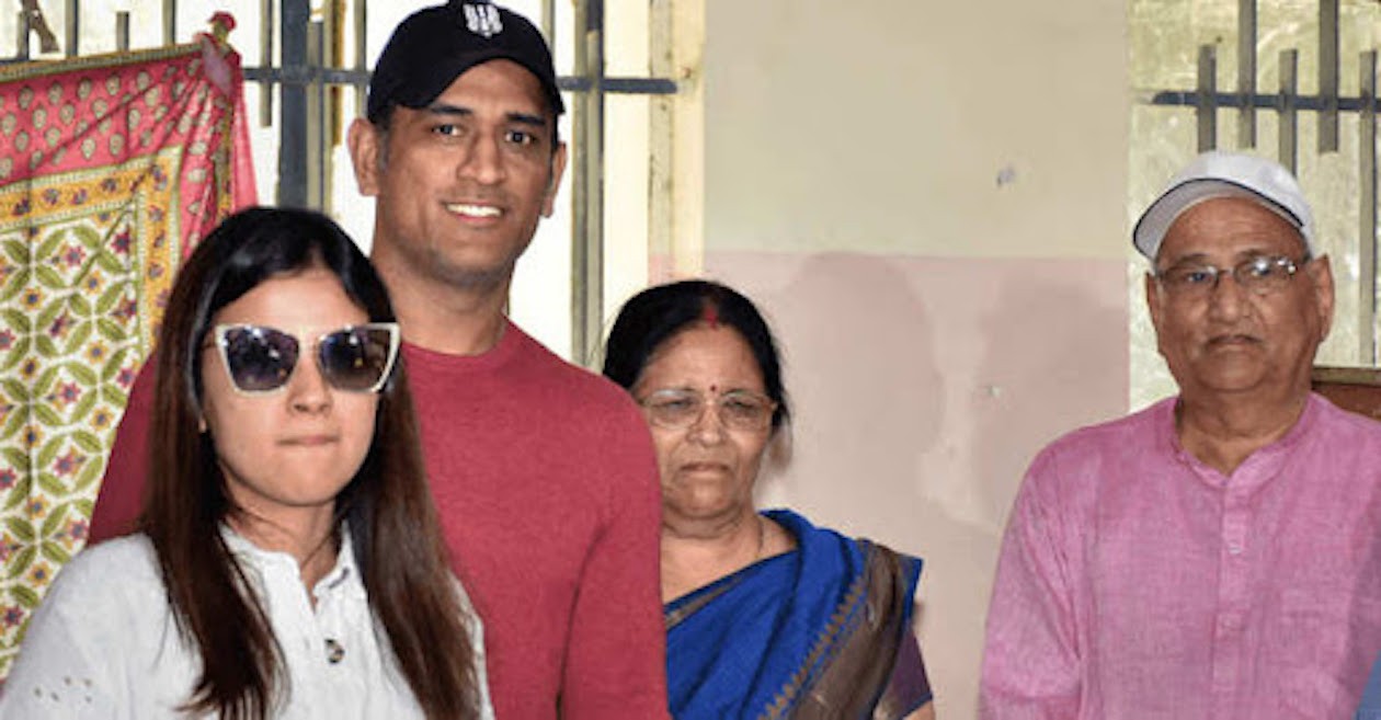 MS Dhoni with his family