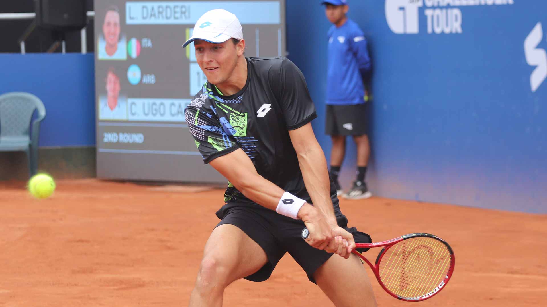 Luciano Darderi in action at the Directv Open Lima, where he won his second ATP Challenger Tour title.