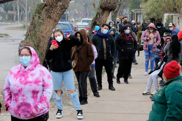 Queues for the Pfizer vaccine in Chile