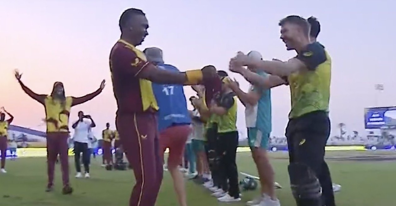 David Warner does 'Champion Dance' with Dwayne Bravo