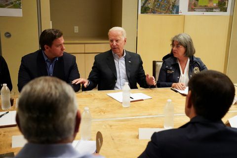 Biden-Desantis-no-mask-indoors.jpg