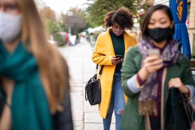 People commuting in the city wearing face masks.