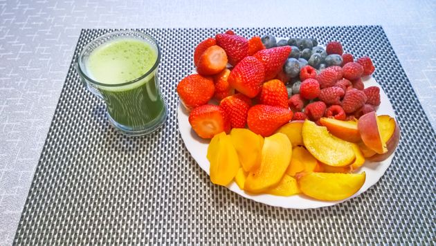 Japanese powdered matcha and fresh fruits: an alternative to liquid chlorophyll, which has unproven benefits.