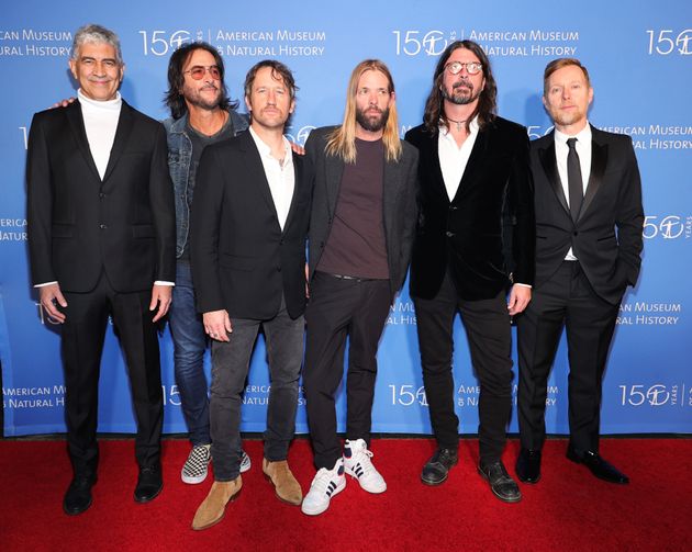 Pat Smear, Rami Jaffee, Chris Shiflett, Taylor Hawkins, Dave Grohl and Nate Mendel of Foo Fighters