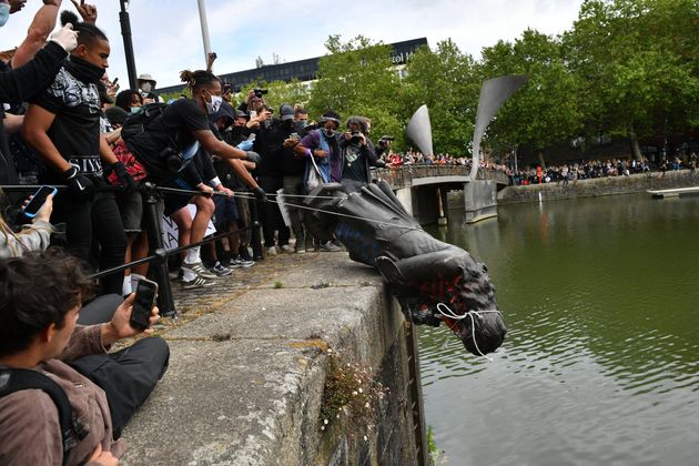 <strong>Protesters throwing a statue of Edward Colston into Bristol harbour during a Black Lives Matter protest rally.</strong>