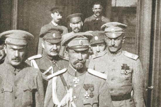 General_Kornilov_and_his_staff.png