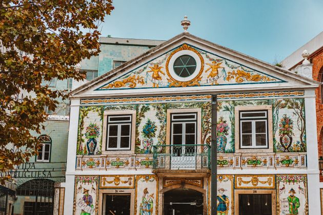 An amazing Lisbon facade featuring traditional azulejo tilework