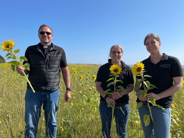 Douglas Creighton with Claire Pollock and her sister Nikki Storrar in the Field of Hope (Church of Scotland/PA)