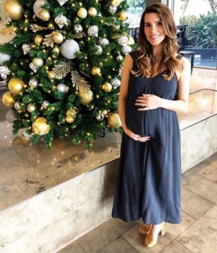 Carollyne Willey flaunts baby bump